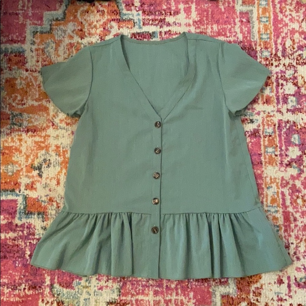 Women’s green button up top